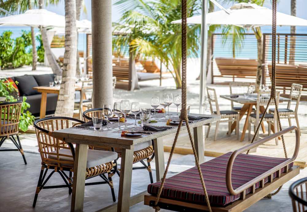 Cafe Umi at InterContinental Maldives Maamunagau Resort by IHG thumbnail 3